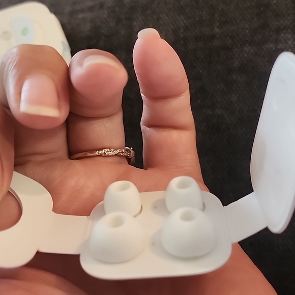 Air pod replacement tips - Picture 3 of 3